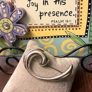 Bayanihan Swirl brooch